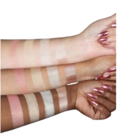 BRAND NEW HUDA BEAUTY 3D Highlighter Pallete in Pink Sand Edition! Unused!! - Picture 10 of 10